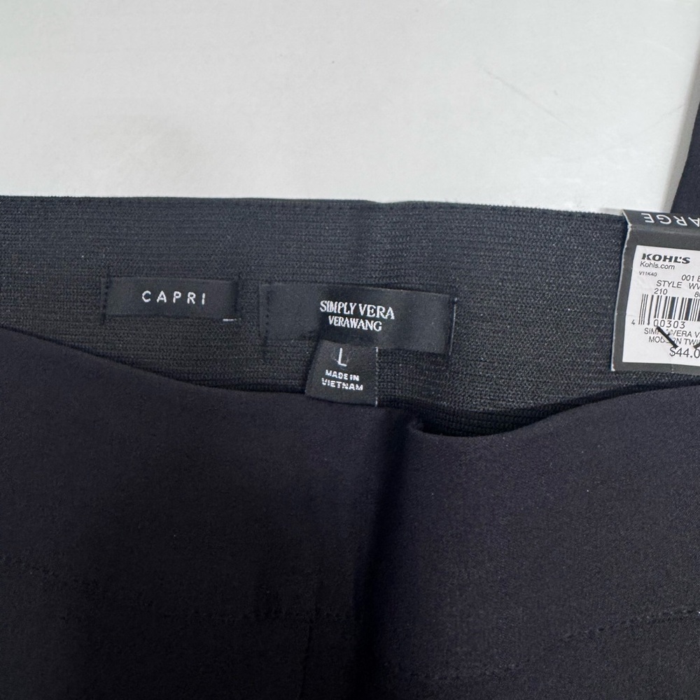 * Simply Vera capri large mid rise straight leg by Vera Wang Black Capri - Picture 12 of 12